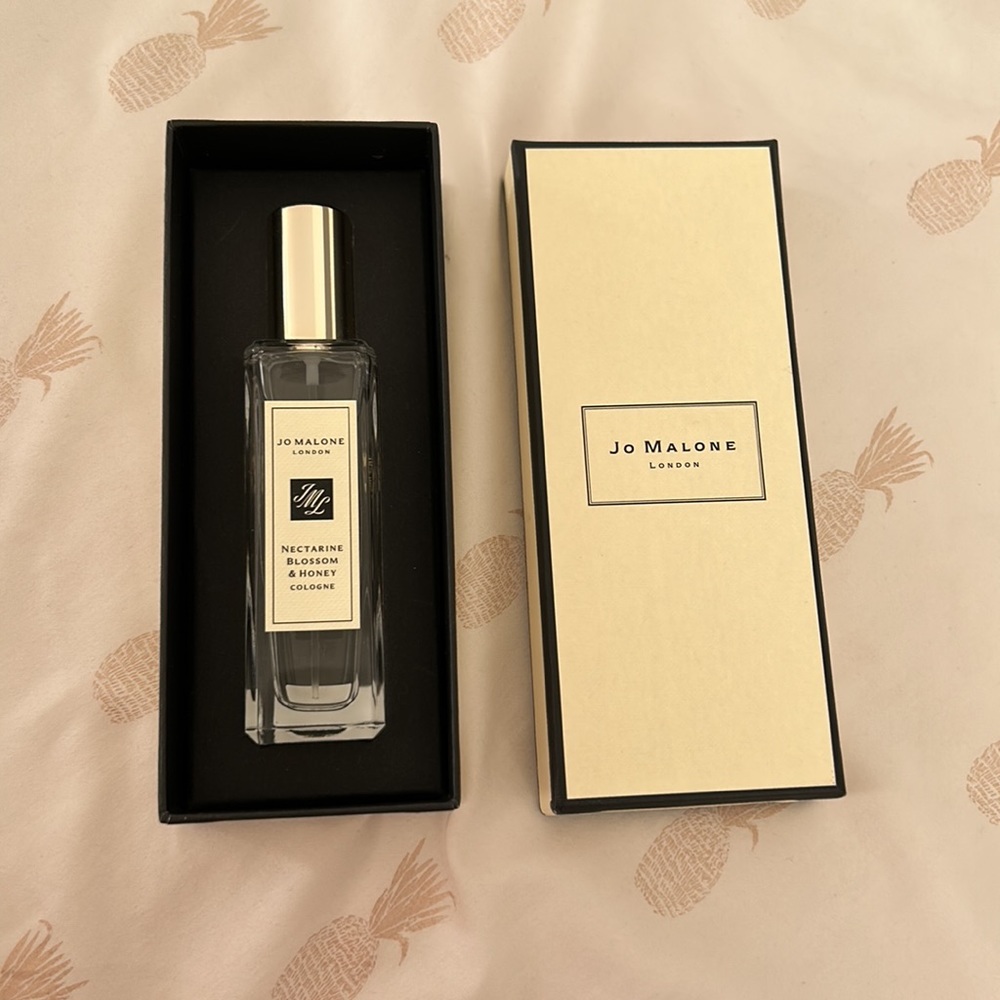 Jo Malone perfume. Scent: Nectarine Blossom & Honey.